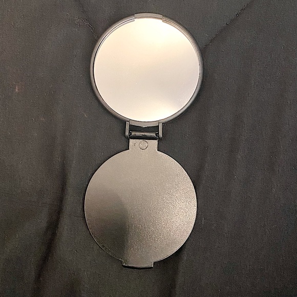 SOLD❗️NEW MKMakeup Bag+Mac Makeup x 3 - Picture 10 of 10